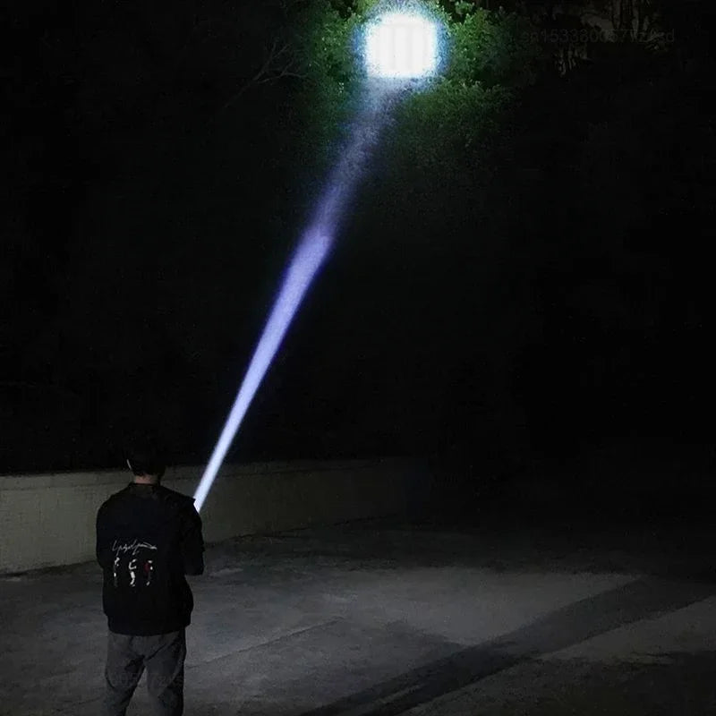 🔦 SharkBeam X – Linterna de Exterior de Alta Potencia con Foco Variable y Luces Laterales de Inundación